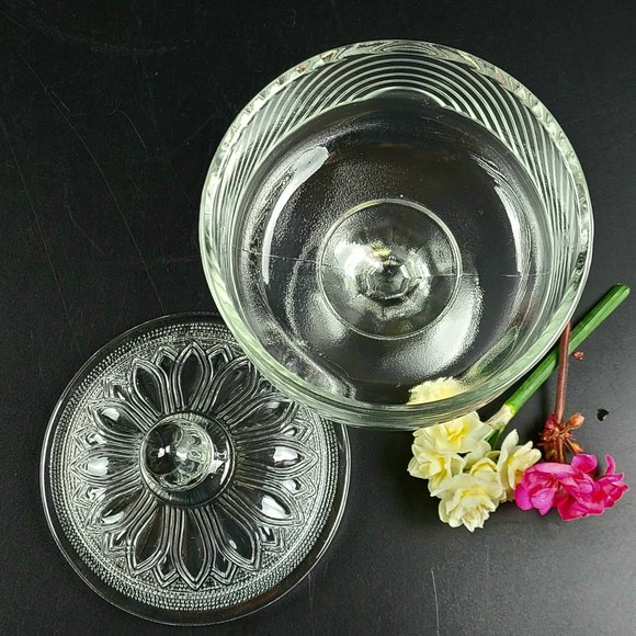 Vintage- Glass Candy Dish with Pedestal & Lid- Beautiful - Picture 7 of 10